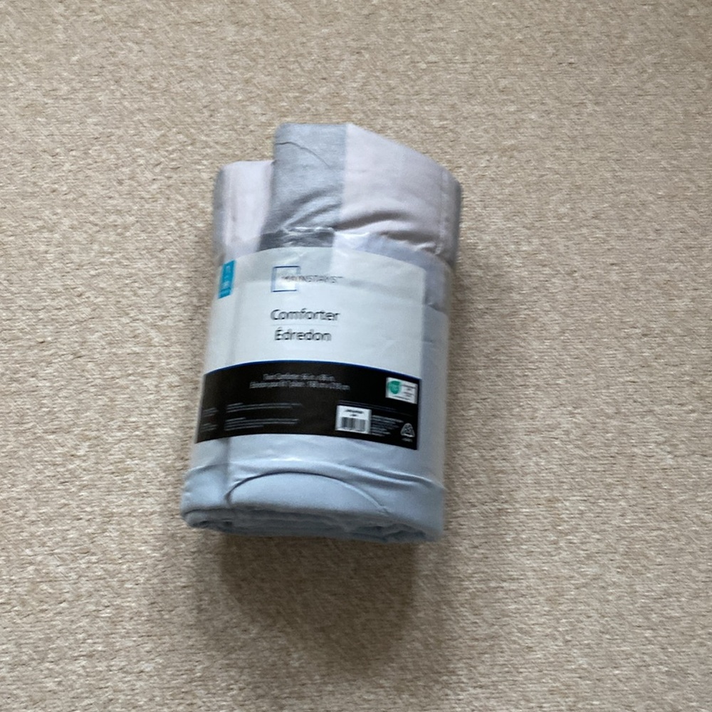 Mainstays twin comforter BNWT